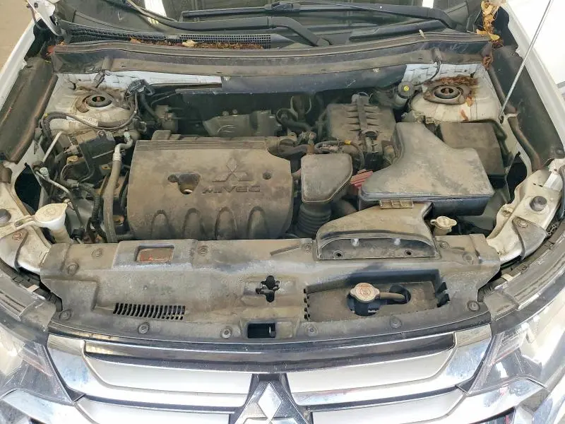 2016 MITSUBISHI OUTLANDER SE  