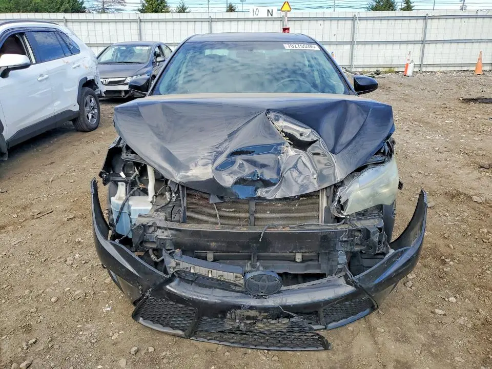 2015 TOYOTA CAMRY SE  