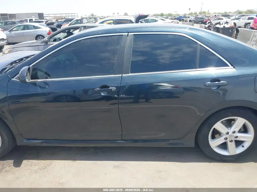 2014 TOYOTA CAMRY SE