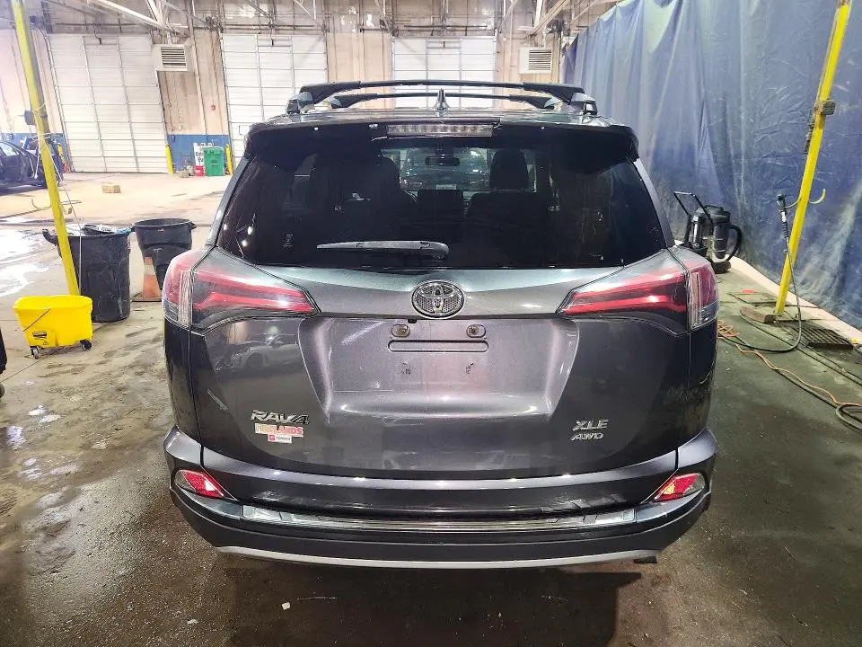2018 TOYOTA RAV4 XLE  
