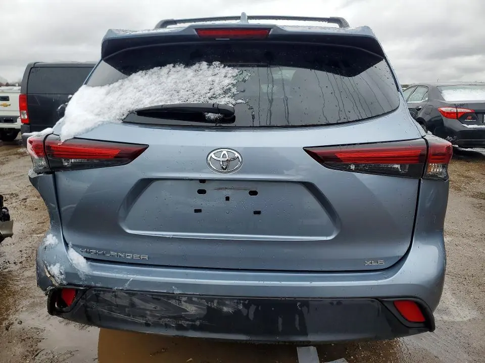 2024 TOYOTA HIGHLANDER XLE  