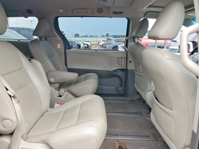 2017 TOYOTA SIENNA XLE PREMIUM 7-PASSENGER  