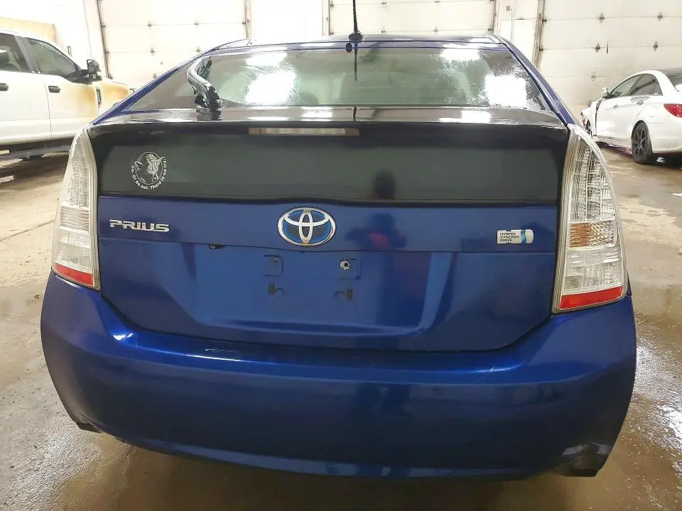 2010 TOYOTA PRIUS V  