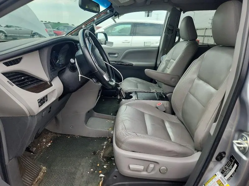 2015 TOYOTA SIENNA XLE 8-PASSENGER  