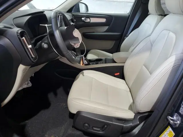 2021 VOLVO XC40 T5 MOMENTUM  
