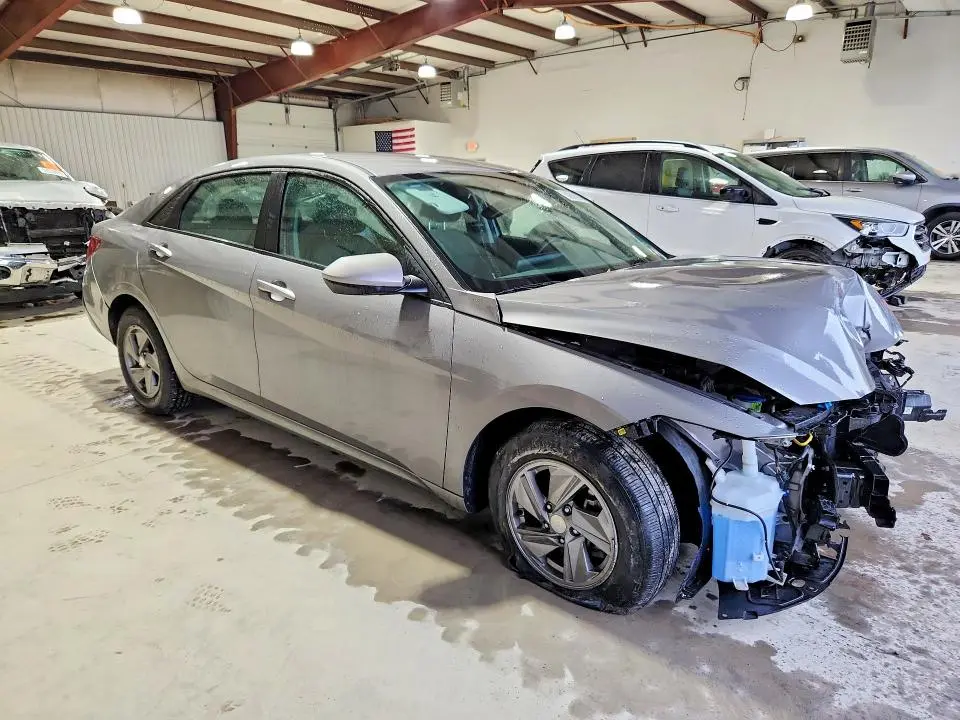 2024 HYUNDAI ELANTRA SE  