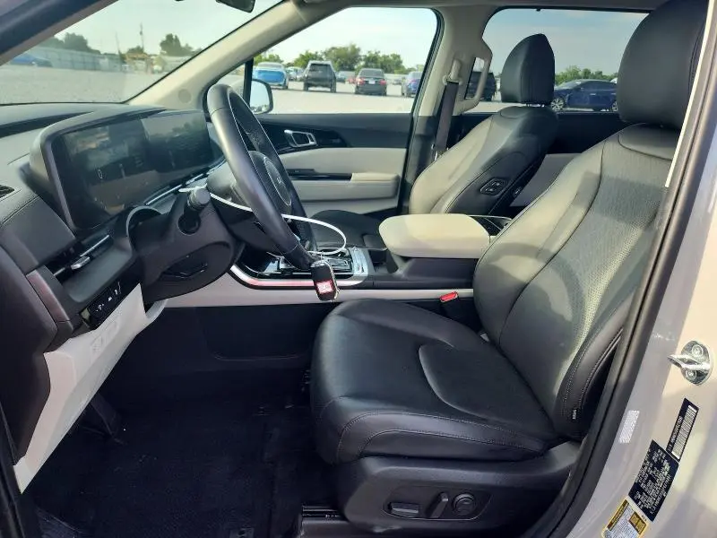2023 KIA CARNIVAL SX  