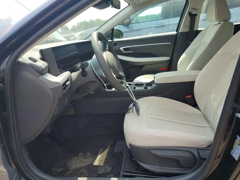 2025 HYUNDAI SONATA SE  