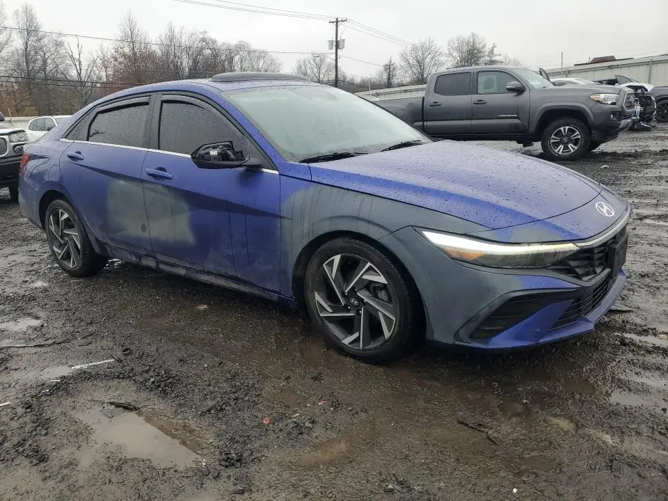 2024 HYUNDAI ELANTRA SEL  