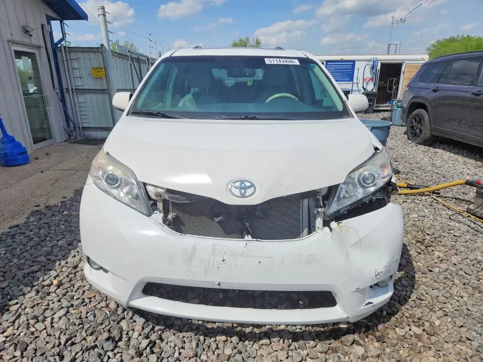 2014 TOYOTA SIENNA XLE 8-PASSENGER  