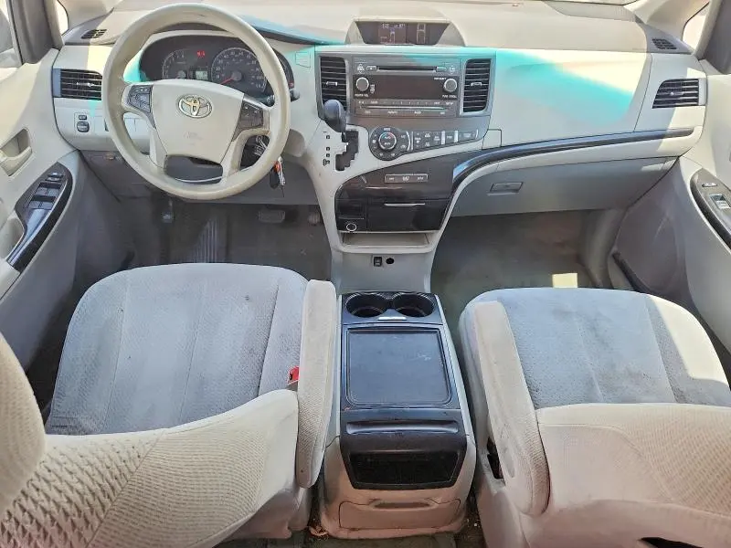 2013 TOYOTA SIENNA LE  