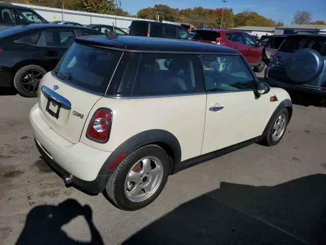 2011 MINI COOPER 