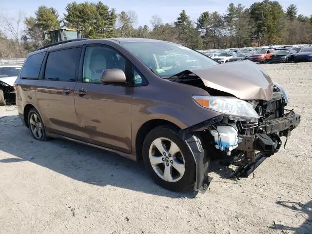 2018 TOYOTA SIENNA LE
