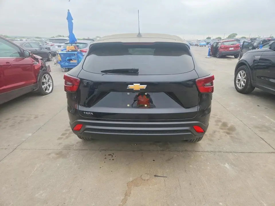 2024 CHEVROLET TRAX LS  