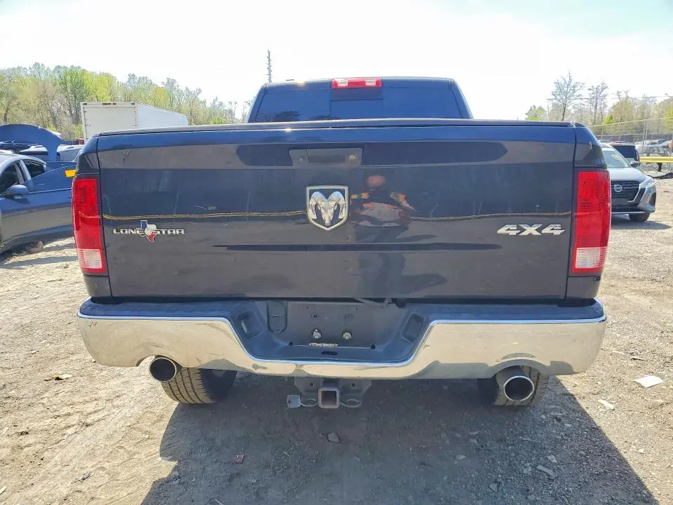 2016 RAM 1500 SLT  