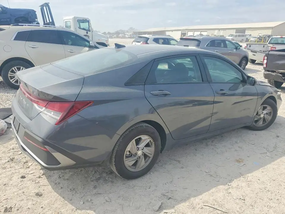 2025 HYUNDAI ELANTRA SE  
