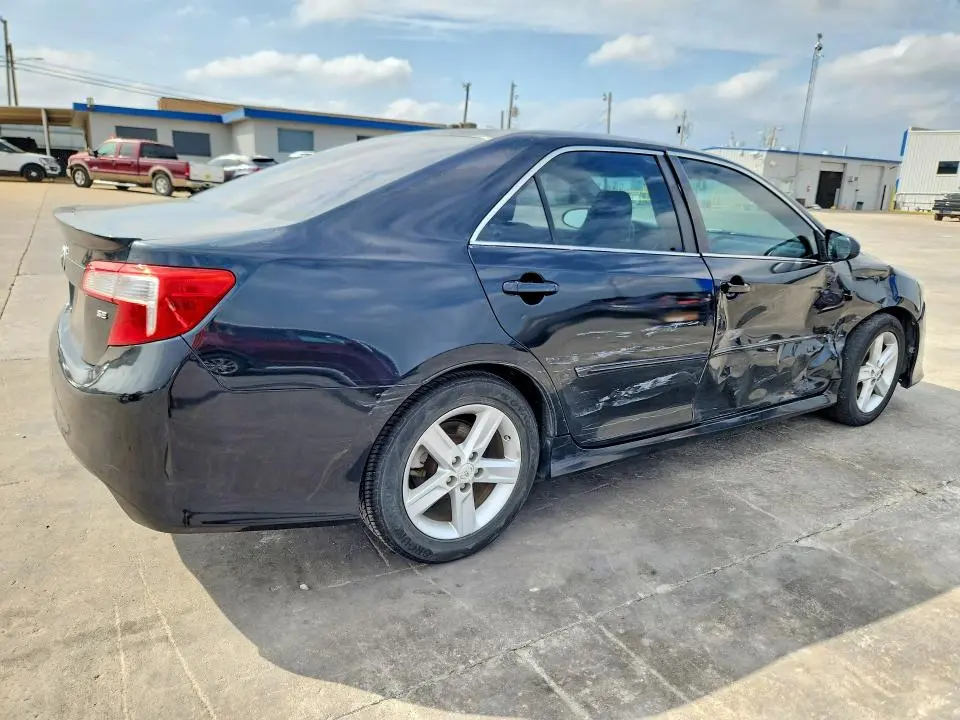 2013 TOYOTA CAMRY SE  