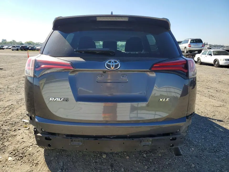 2018 TOYOTA RAV4 XLE  