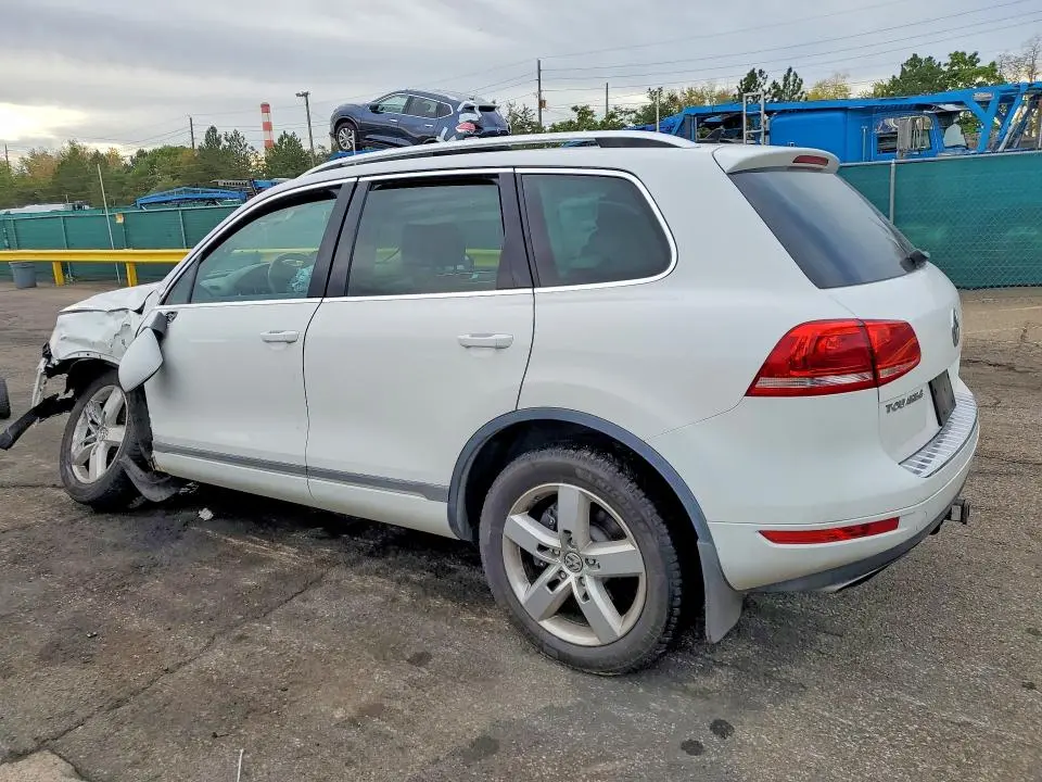 2013 VOLKSWAGEN TOUAREG V6  