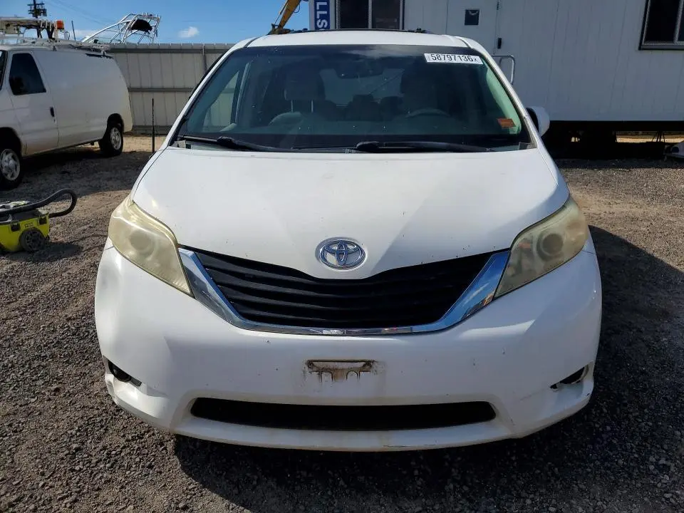 2011 TOYOTA SIENNA LE  