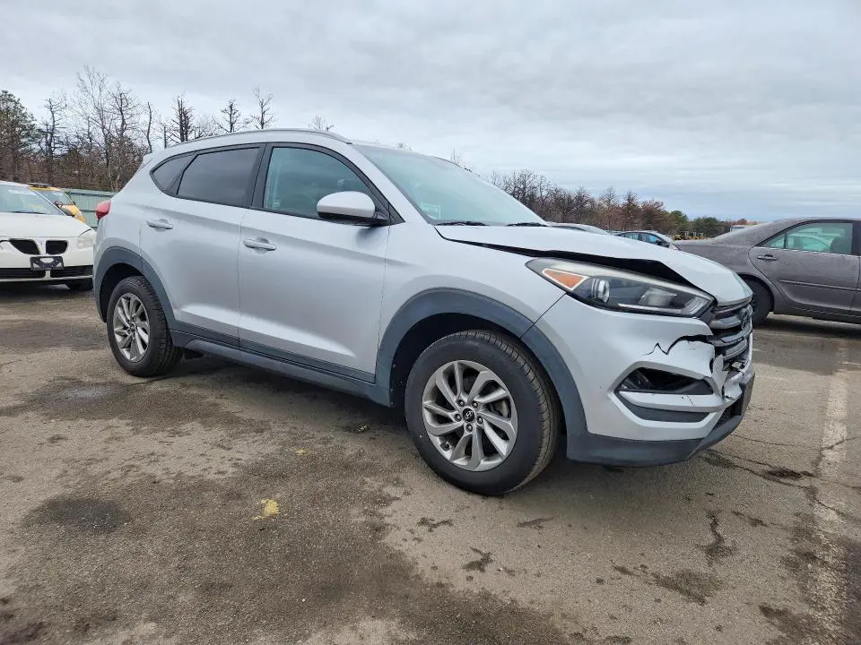 2016 HYUNDAI TUCSON SE  