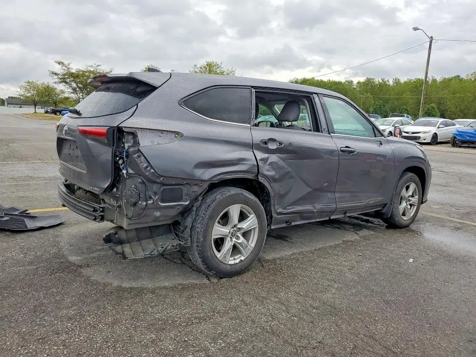2022 TOYOTA HIGHLANDER LE  