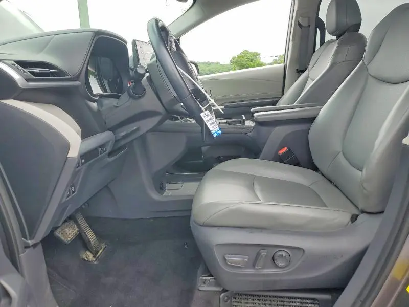 2021 TOYOTA SIENNA XLE  