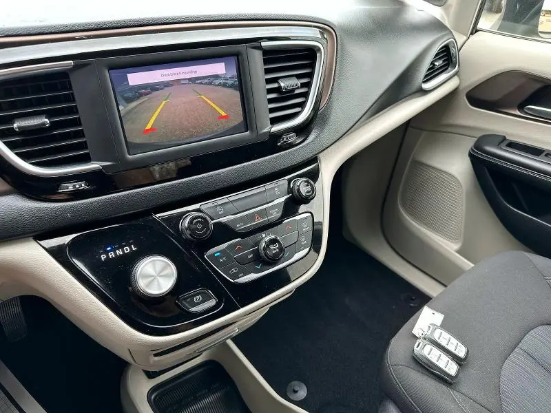 2022 CHRYSLER VOYAGER LX  