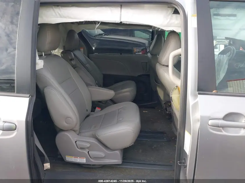2015 TOYOTA SIENNA LE 8 PASSENGER
