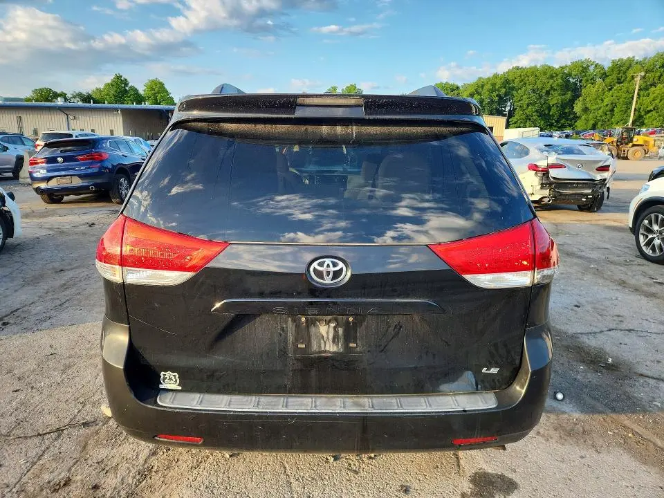 2011 TOYOTA SIENNA LE  
