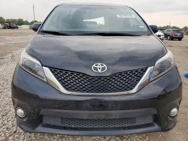 2016 TOYOTA SIENNA SE  
