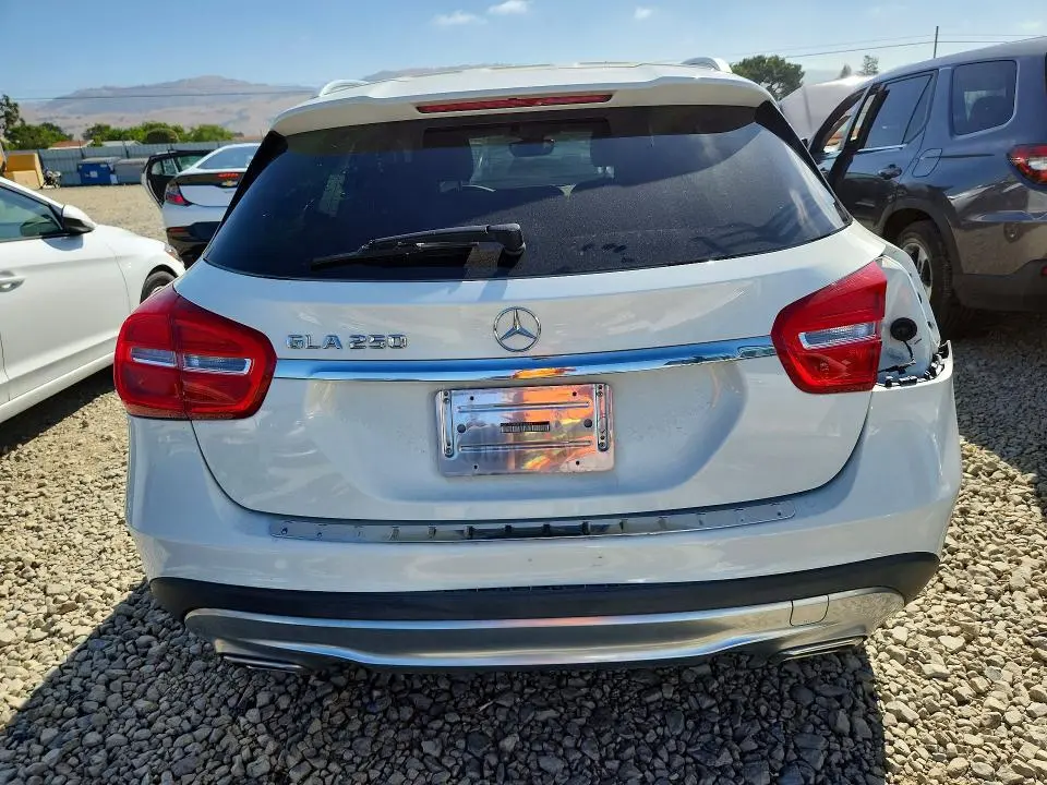 2015 MERCEDES-BENZ GLA 250  