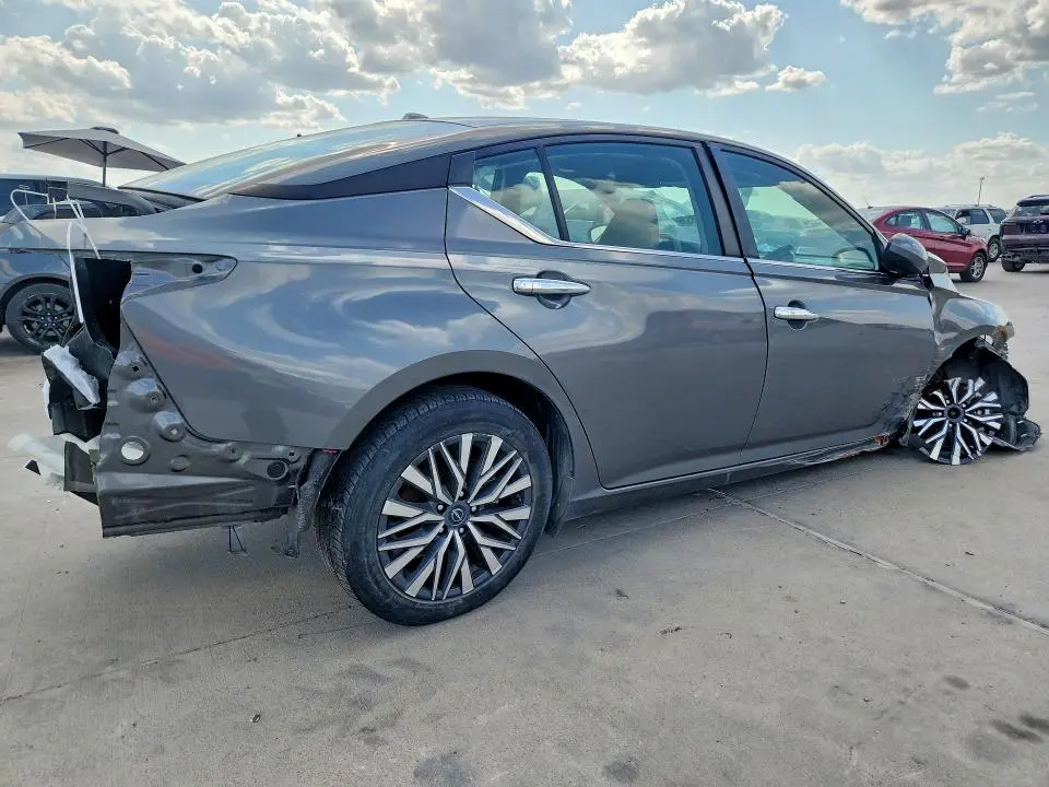 2023 NISSAN ALTIMA SV  