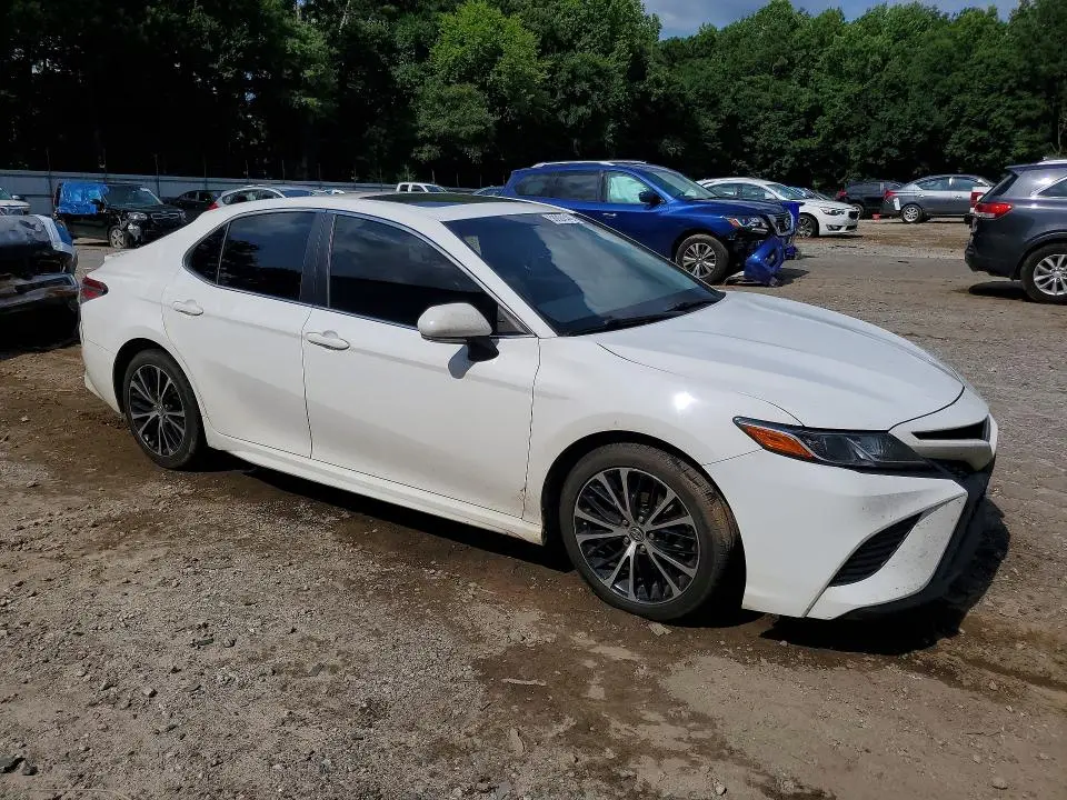 2018 TOYOTA CAMRY SE  