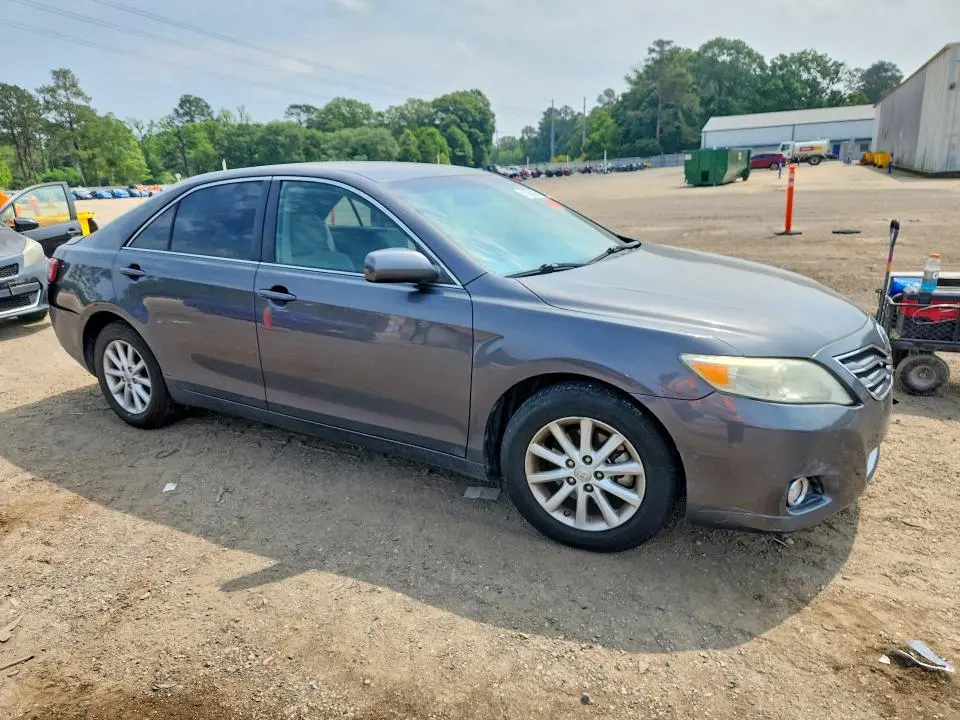 2011 TOYOTA CAMRY XLE  
