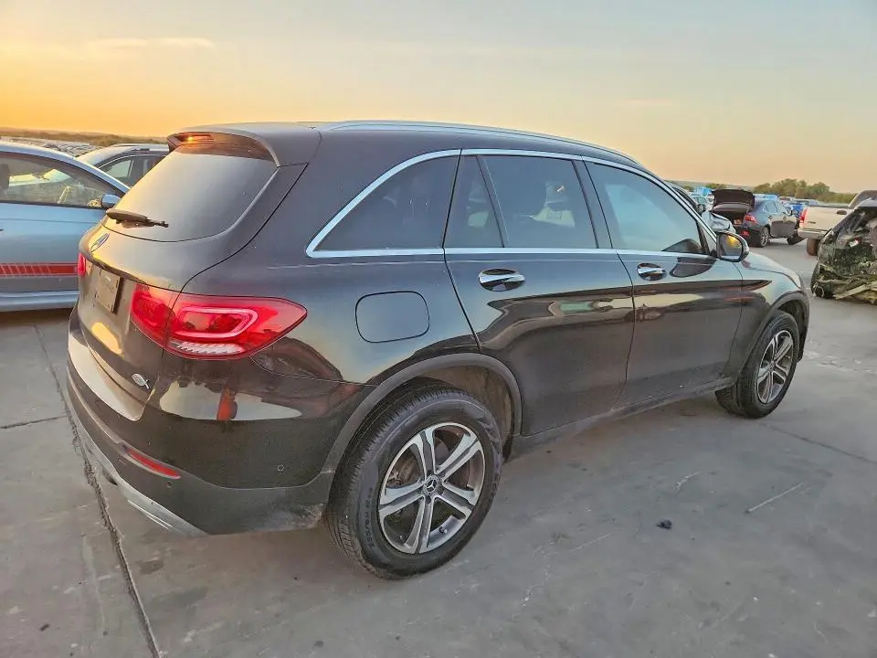 2021 MERCEDES-BENZ GLC 300  