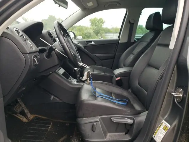 2013 VOLKSWAGEN TIGUAN S  