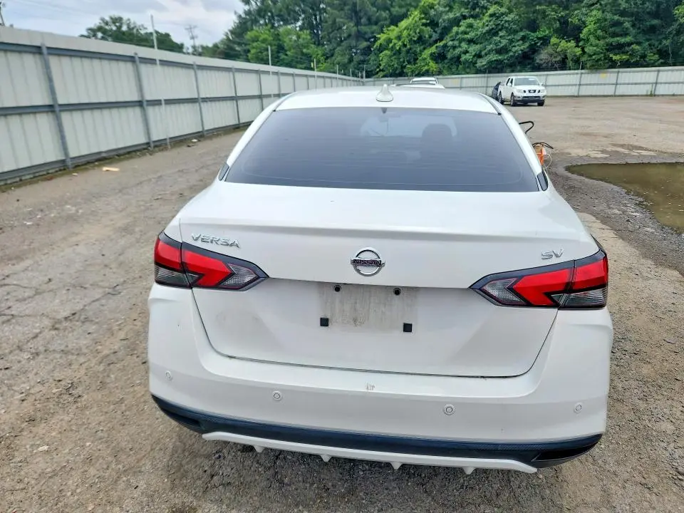 2021 NISSAN VERSA SV  