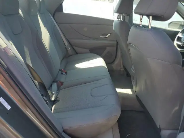 2024 HYUNDAI ELANTRA SE  