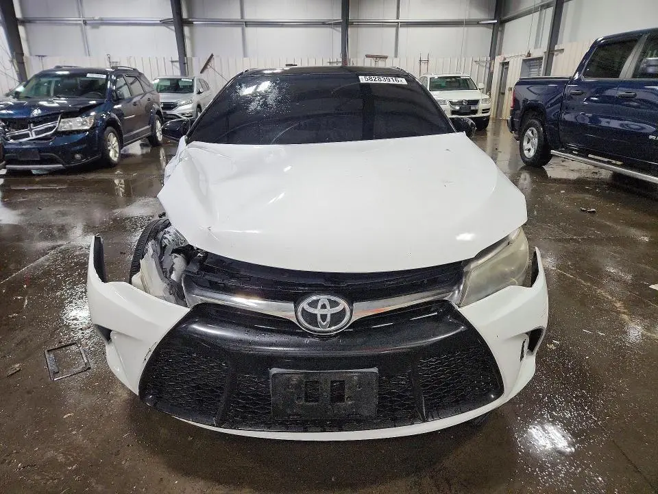 2016 TOYOTA CAMRY SE  
