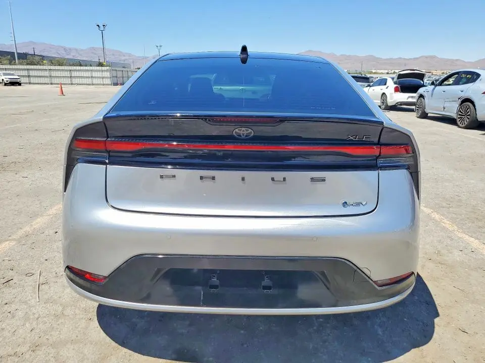 2024 TOYOTA PRIUS XLE  