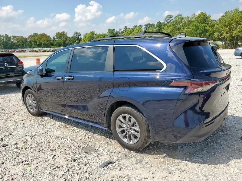 2024 TOYOTA SIENNA XLE  