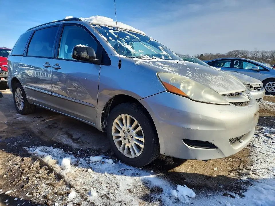 2010 TOYOTA SIENNA LE  