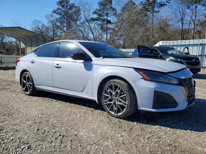 2024 NISSAN ALTIMA SR  