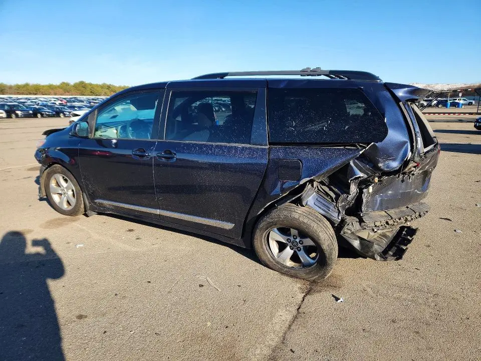 2018 TOYOTA SIENNA LE 8-PASSENGER  