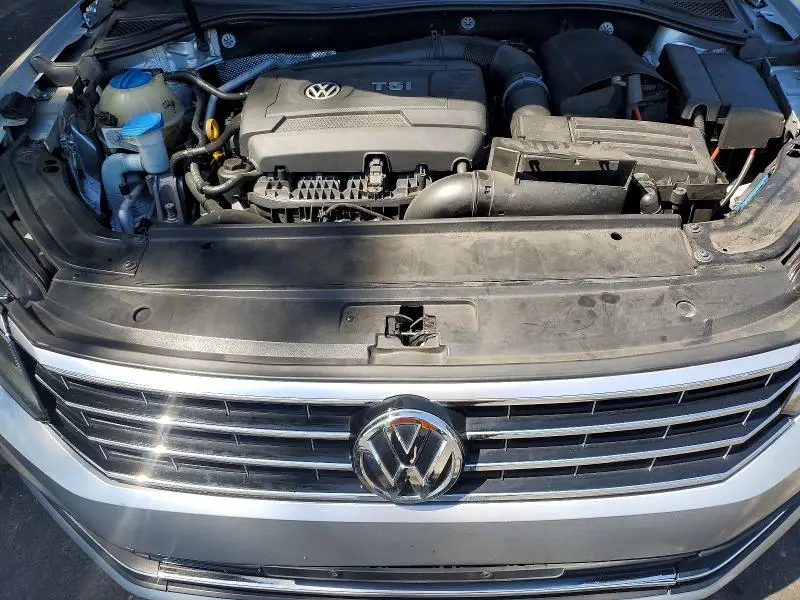 2017 VOLKSWAGEN PASSAT SE  