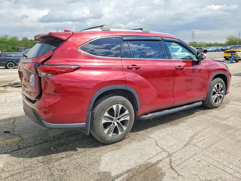 2021 TOYOTA HIGHLANDER XLE  