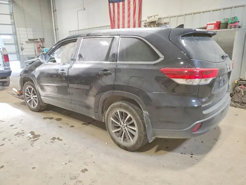 2019 TOYOTA HIGHLANDER SE  