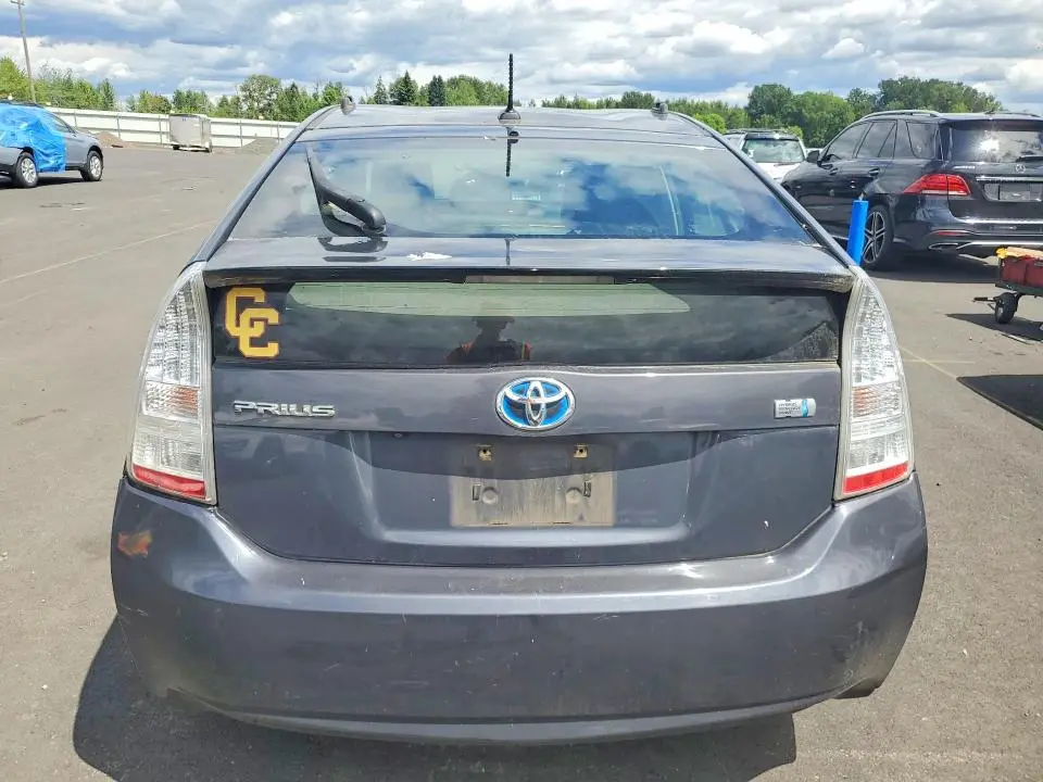2010 TOYOTA PRIUS III  