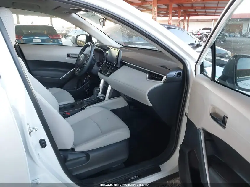 2022 TOYOTA COROLLA CROSS LE